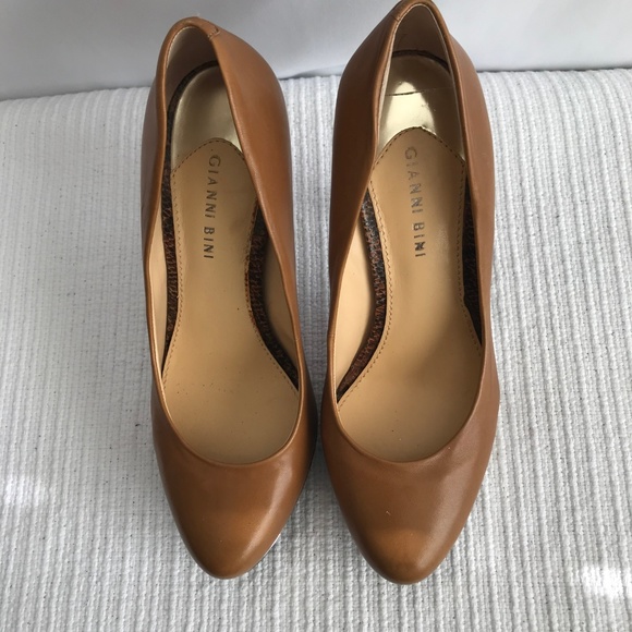 Gianni Bini Tan Platform Heels - Picture 3 of 8